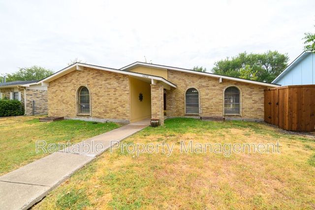 4220 Woodbluff Dr, Mesquite, TX 75150