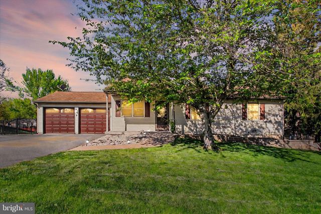 5 Hines Dr, East Berlin, PA 17316
