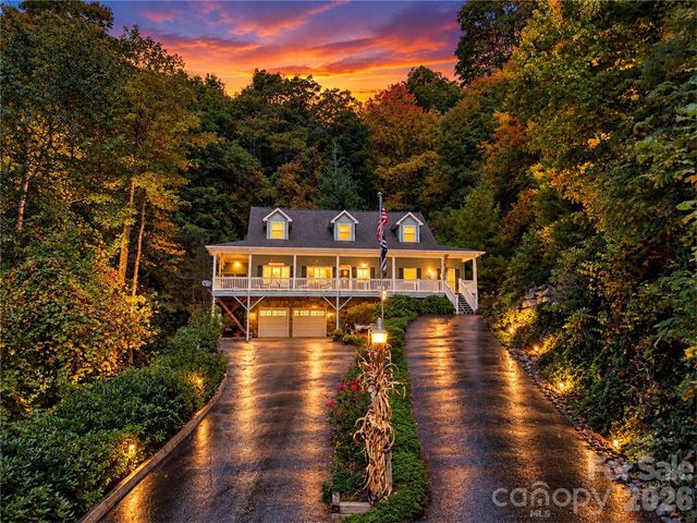 28 Mountain Breeze Dr, Maggie Valley, NC 28751