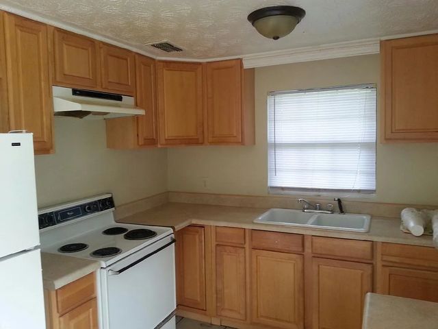 514 Clermont Dr W, Orange Park, FL 32073