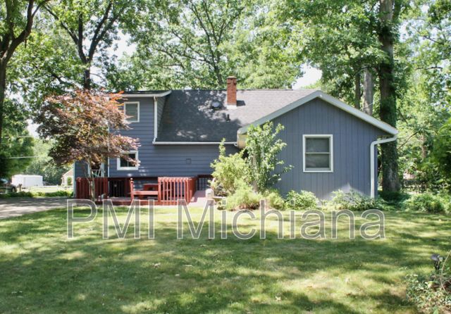 52554 Kenilworth Rd, South Bend, IN 46637