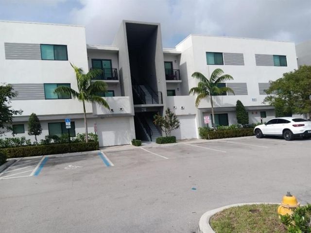 3050 NW 68th St   #2205, Fort Lauderdale, FL 33309