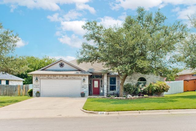 1818 Sandpiper Dr, Weatherford, TX 76088