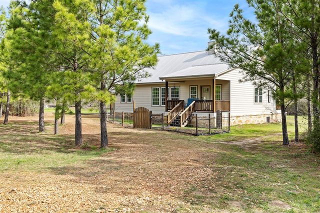 226 Pine Valley Dr, Paige, TX 78659