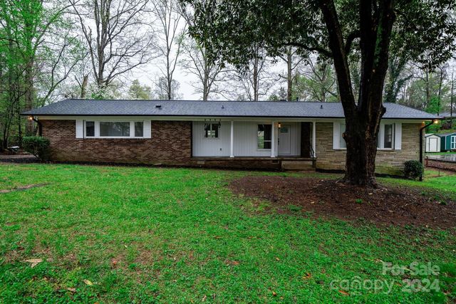 2433 11th Ave SW, Hickory, NC 28602