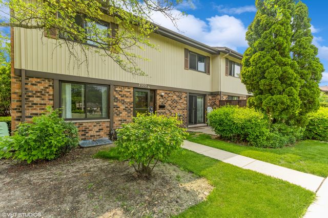 7333 Winthrop Way #6, Downers Grove, IL 60516