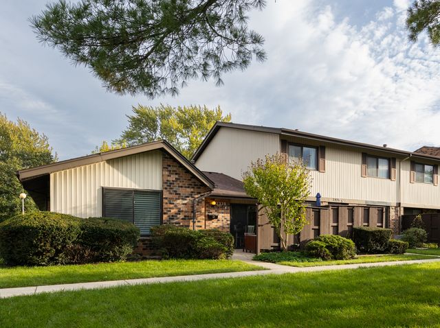 7339 Winthrop Way #4, Downers Grove, IL 60516