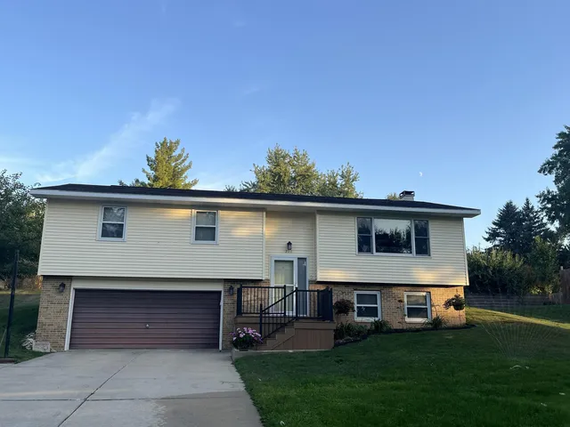 220 Terrace Dr, Independence, IA 50644