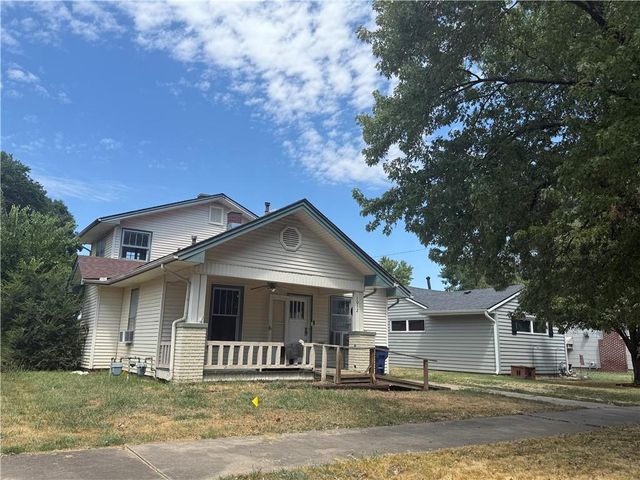 1012 W  4th St, Coffeyville, KS 67337