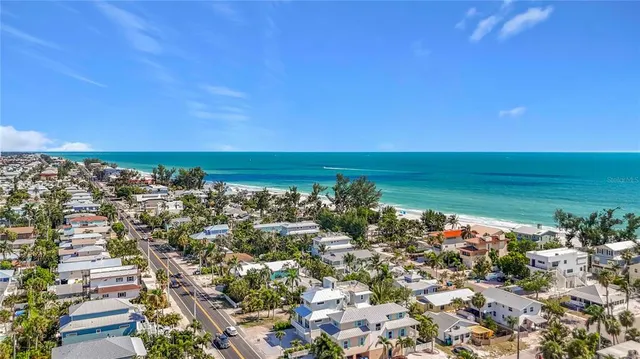 2918 Gulf Dr, Holmes Beach, FL 34217