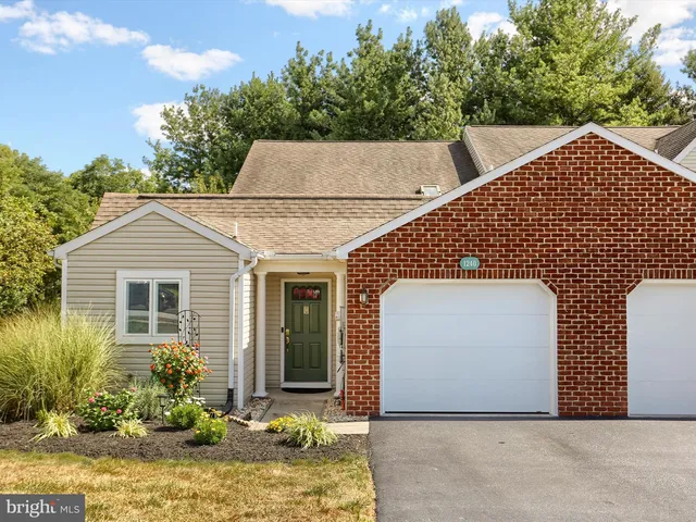 1240 Summit View Ct, New Cumberland, PA 17070