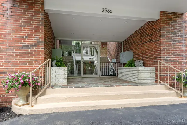 3566 Amberacres Dr #5, Cincinnati, OH 45237