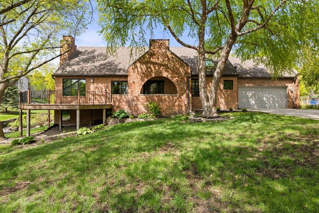 680 58th Pl #9, West Des Moines, IA 50266