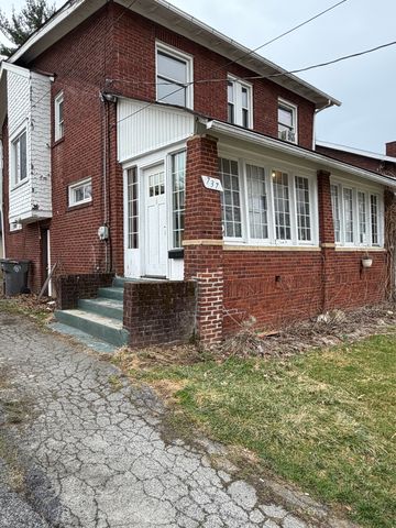 737 Lake Dr, Youngstown, OH 44511