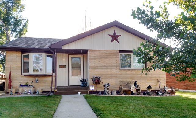1702 Monte Dr NW, Mandan, ND 58554