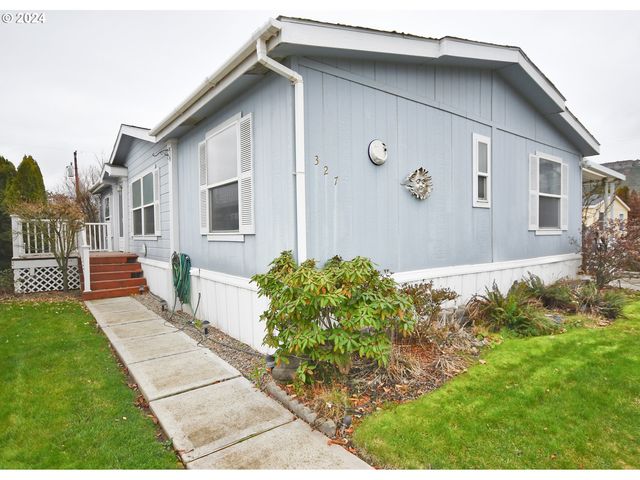 755 Division St #327, The Dalles, OR 97058