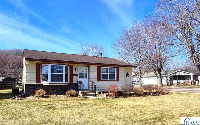 1225 N  Payne St, New Ulm, MN 56073