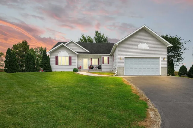 W11025 Glen Dr, Beaver Dam, WI 53916