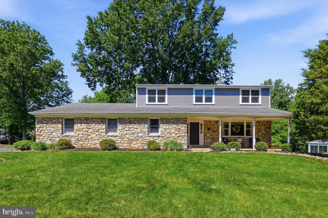 1324 University Dr, Yardley, PA 19067