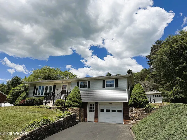 19 Pineview Dr, Flemington, PA 17745