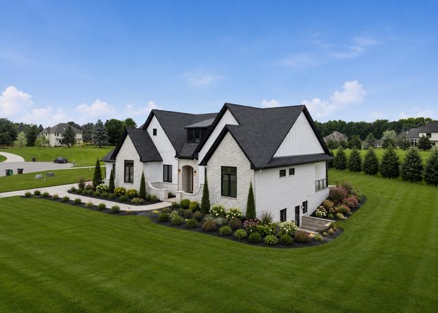 9034 York Crest Dr, Saline, MI 48176