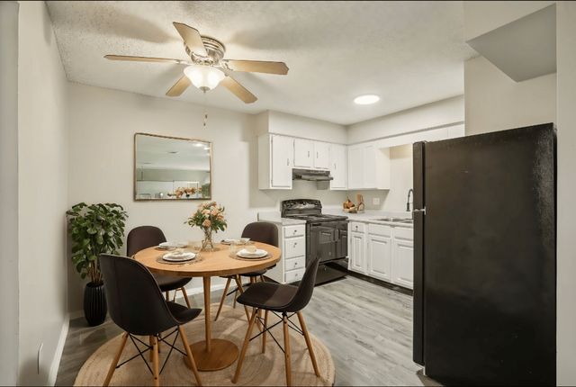 8633 E  Utopia Pkwy, Kansas City, MO 64138