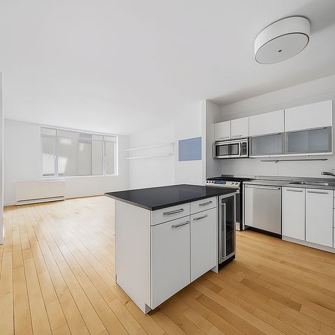 224 W  18th St #3C, New York, NY 10011