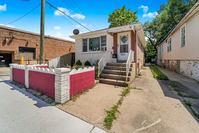 2523 W  Foster Ave, Chicago, IL 60625