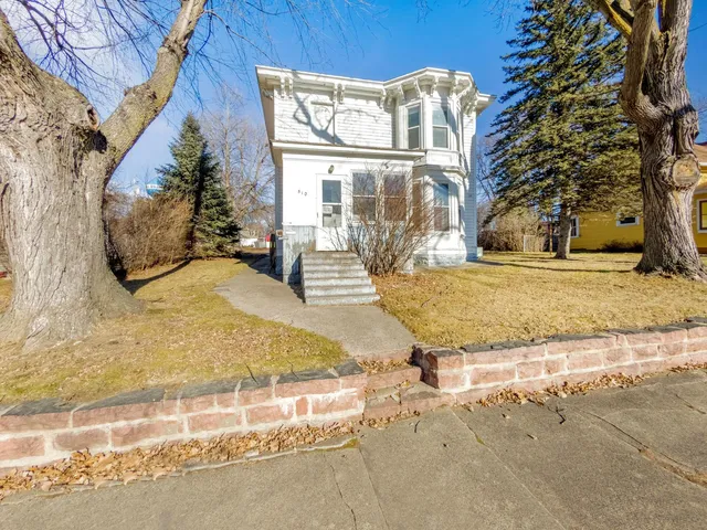 510 E  8th St, Dell Rapids, SD 57022