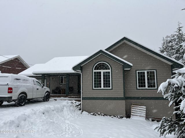 704 Unimak St, Petersburg, AK 99833