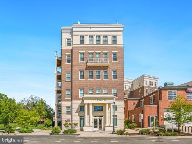 6803 Cameron Dr NW #314, Washington, DC 20016