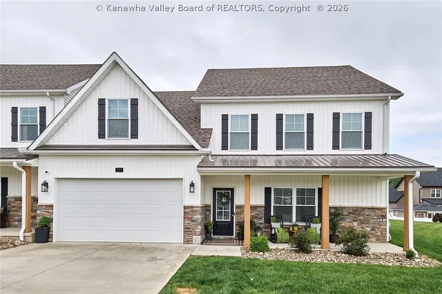 231 Steve Cir, Hurricane, WV 25526