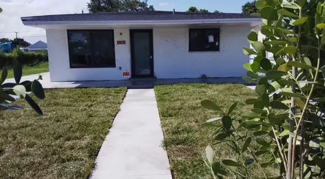 3297 NW 101st St, Miami, FL 33147