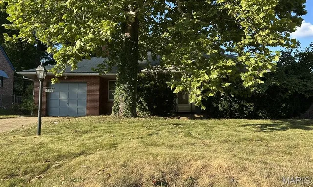 6905 Alberici Ave, Saint Louis, MO 63121
