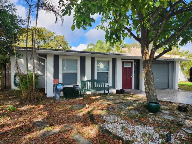 5133 SW 27th Ter, Fort Lauderdale, FL 33312