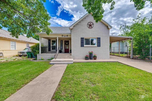 121 W  Avenue B, San Angelo, TX 76903