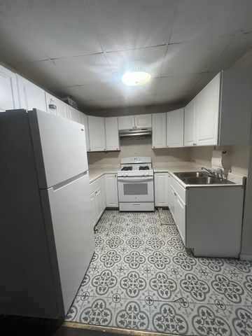 27 9th St #4S, Fall River, MA 02720