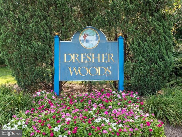 606 Dresher Woods Dr, Dresher, PA 19025