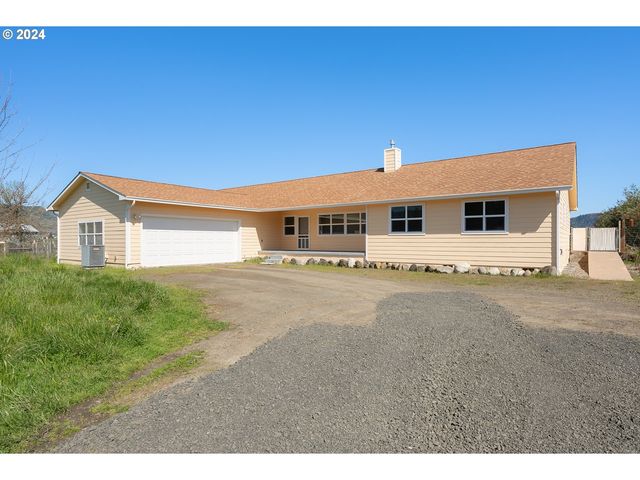 2253 Dairy Loop Rd, Roseburg, OR 97471