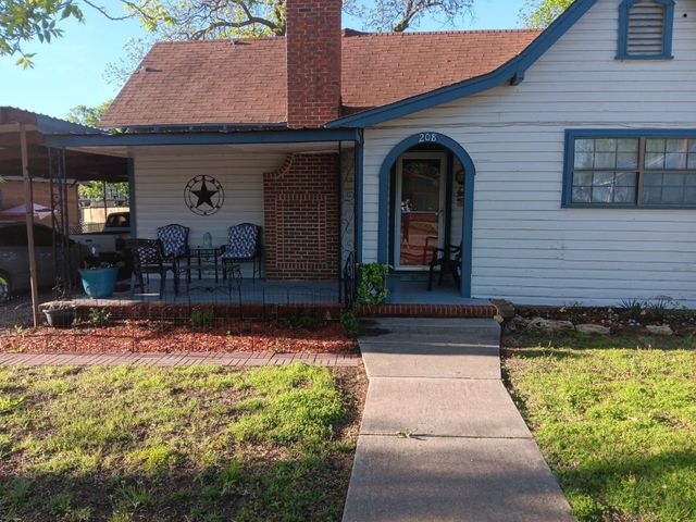 208 E  9th St, Coleman, TX 76834