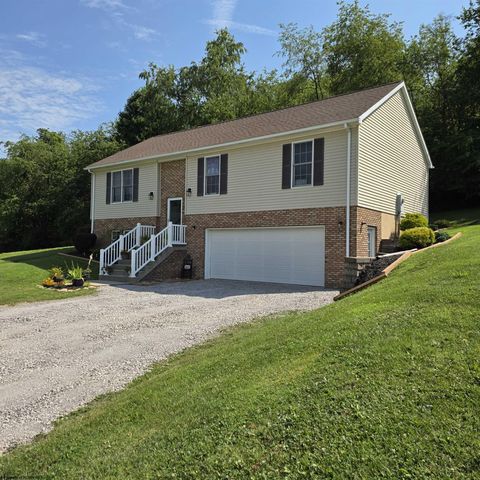 81 Overlook Dr, Buckhannon, WV 26201