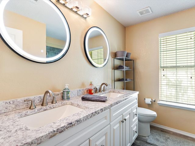 615 E  Lynn Creek Dr, Arlington, TX 76002