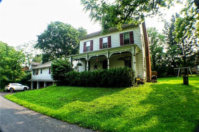 5454 Mauser St, Laurys Station, PA 18059