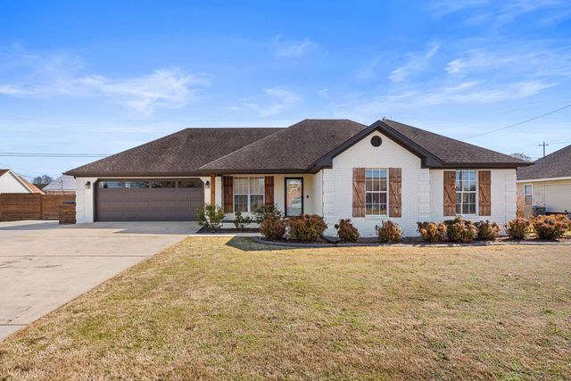 302 Pershing Ave, Muscle Shoals, AL 35661