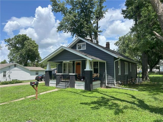 1204 N  Adams St, Nevada, MO 64772