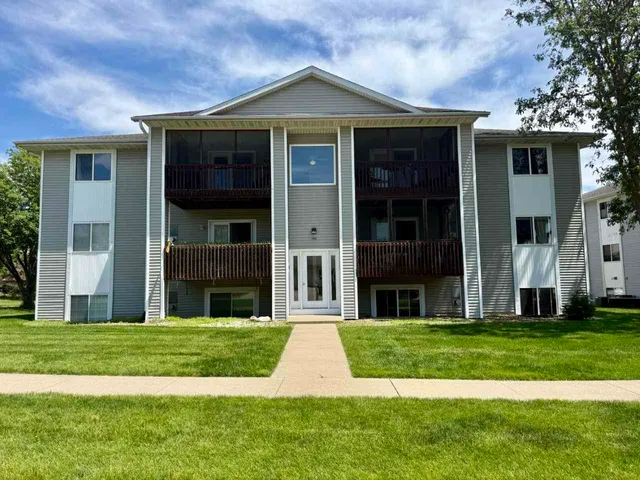 540 Augusta Cir #9, North Liberty, IA 52317