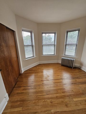 3749-55 W  Grace St #3755-1, Chicago, IL 60618