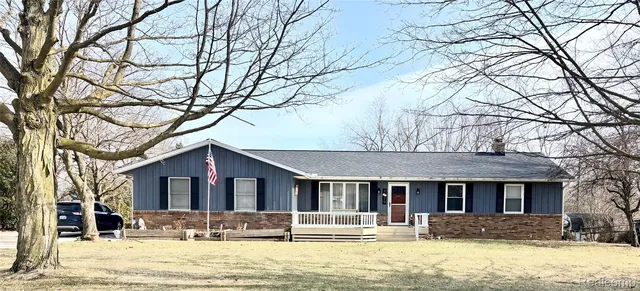 4329 Mohawk Trl, Adrian, MI 49221