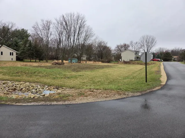 1801 SW Candlewick Lake Dr, Poplar Grove, IL 61065