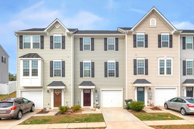 2070 Elm Tree Ct, Charlottesville, VA 22911